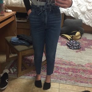 Hollister High Rise Paperbag Jeans